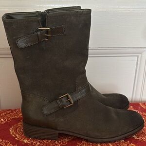 Stylish Women's Suede Olive Green Boots